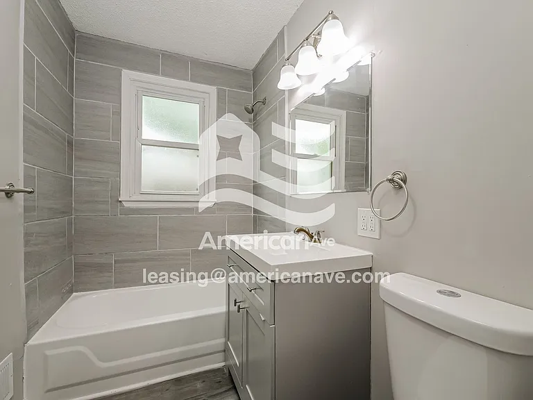 1001135_013_bathroom_13.jpg