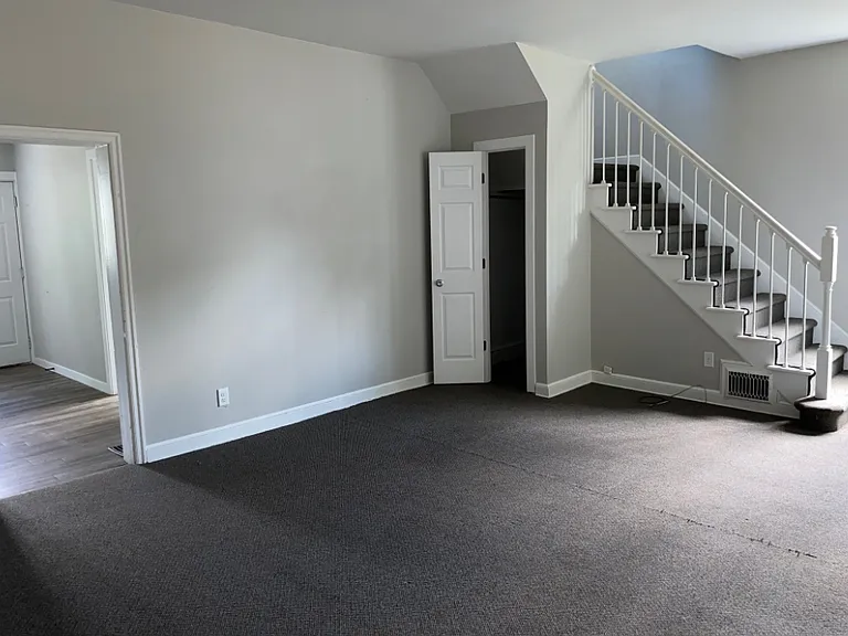541 Putnam St — Photo 2