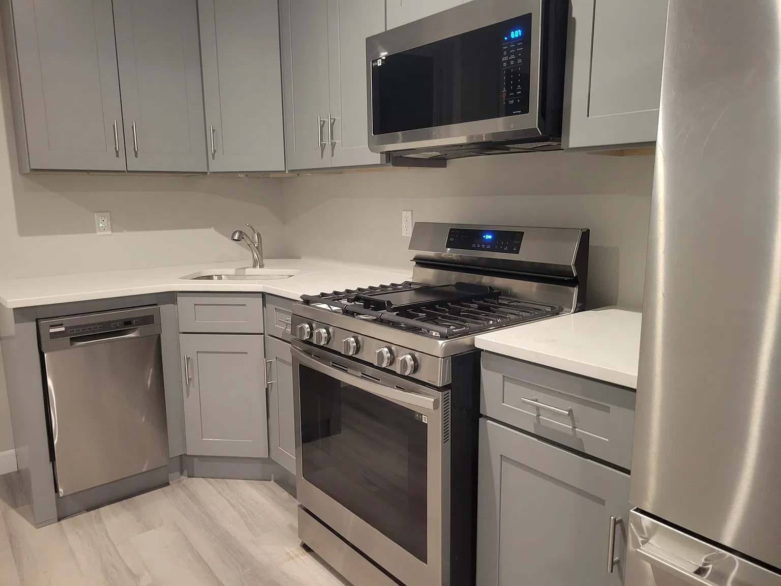 2 bed, 700 sqft, $2,200 — Photo 4