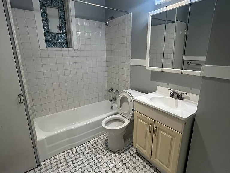 2718 N Wilton Ave #1 — Photo 9