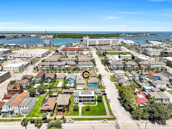 1704 Market St, Galveston, TX 77550