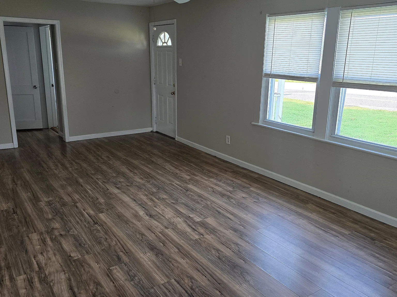 3 bed, 972 sqft, $1,900 — Photo 4