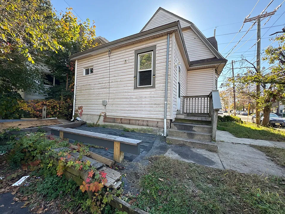 1402 S Broad St #1
