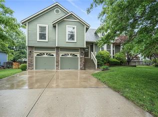 1224 SE Warren Dr, Lees Summit, MO 64081