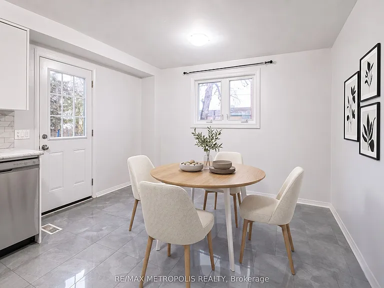 1098 Cedar St — Photo 2
