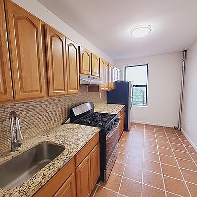 3rd image of 1404 Noble Ave APT 6J