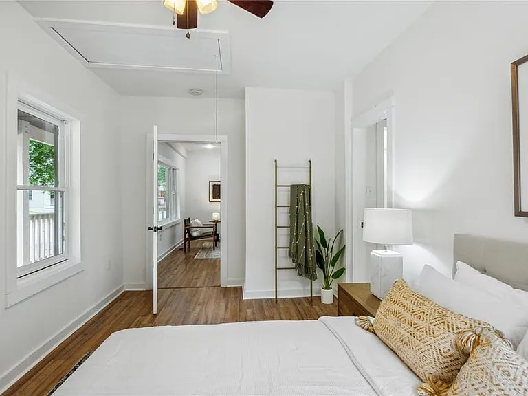 698 Garibaldi St SW — Photo 11