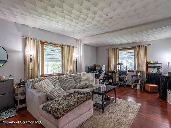 3rd image of 2516 Boulevard Ave