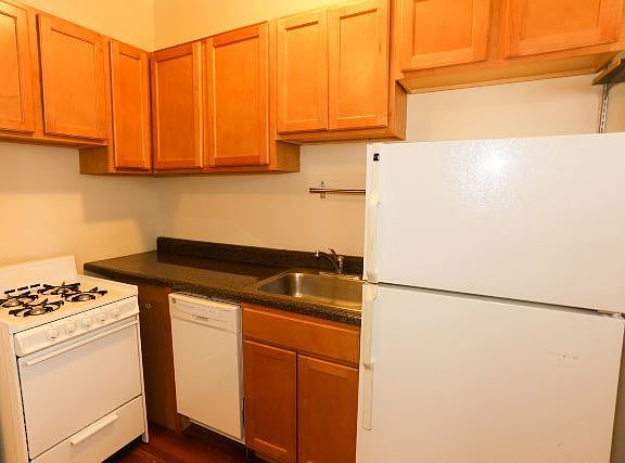2nd image of 725 W Barry Ave APT 1B