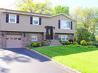 64 Ridge Rd, Valley Cottage, NY 10989