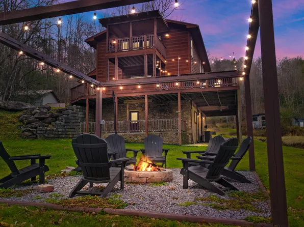 346 Autumn Ln, Gatlinburg, TN 37738