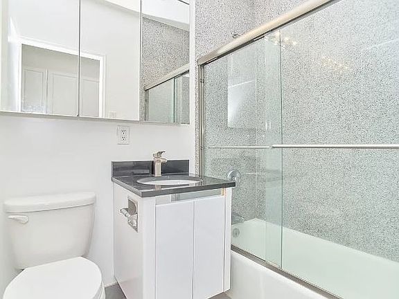 3rd image of 213 E 37th St #4C