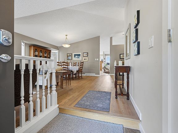 4th image of 23 Highland Cres