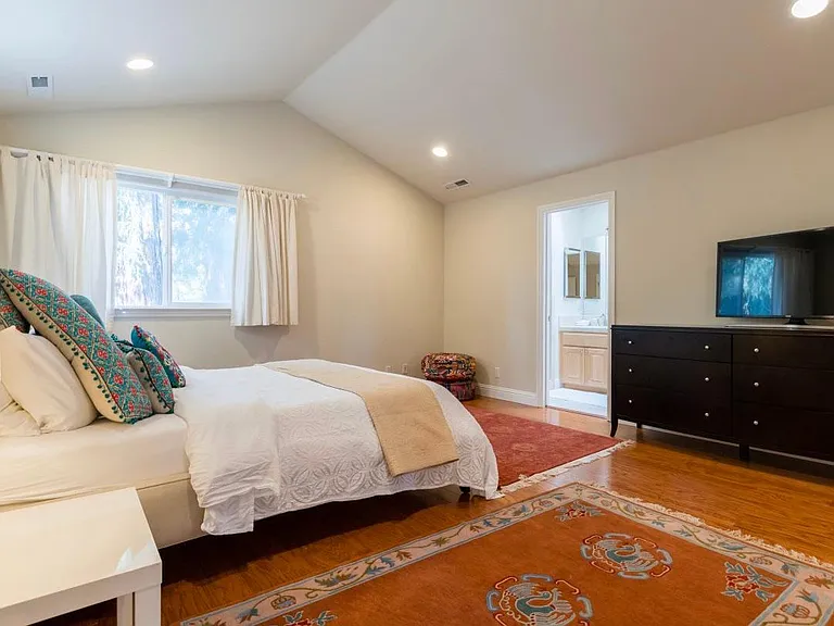 560 Barron Ave — Photo 15