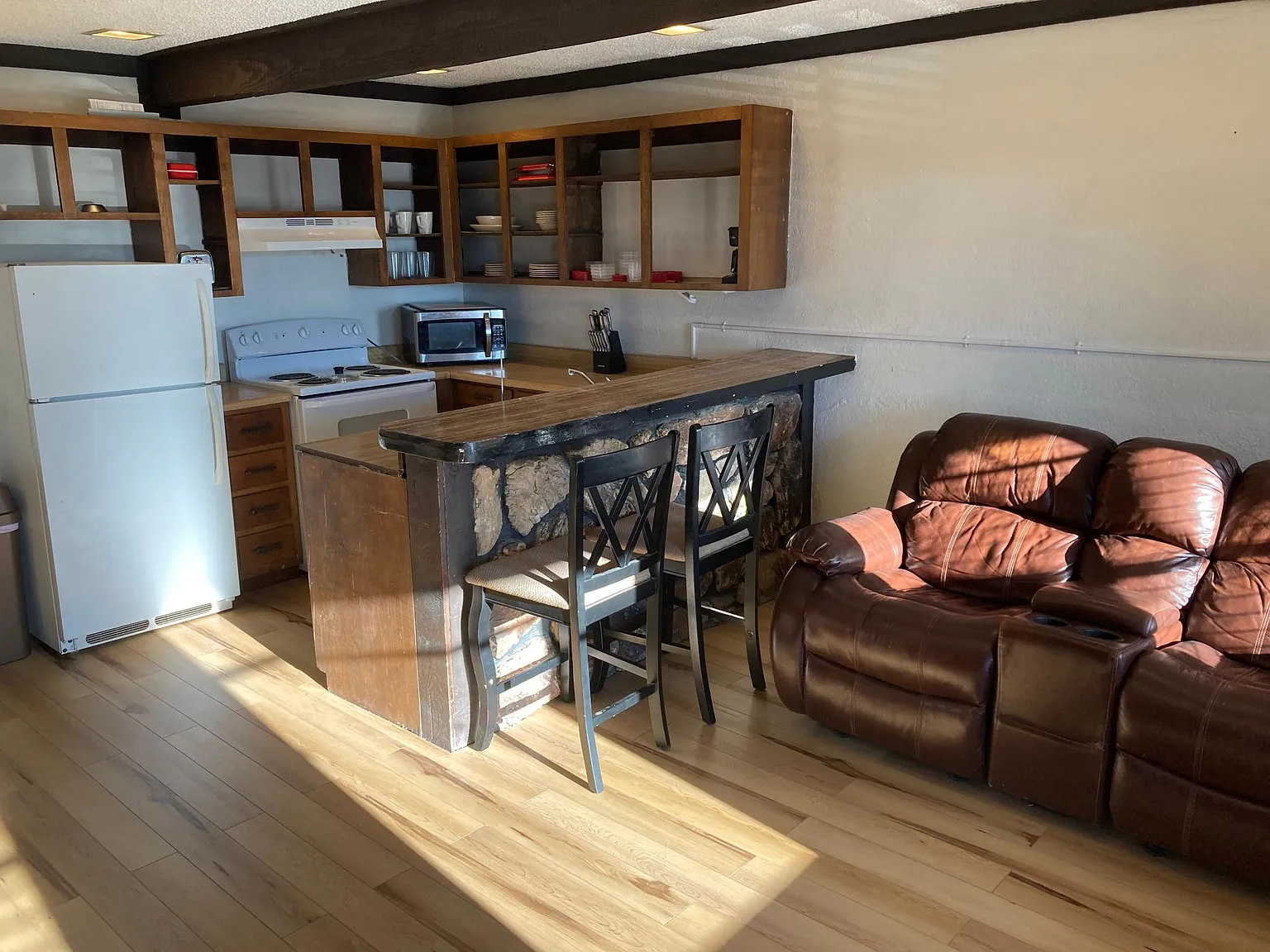 2 bed, 1.5 bath, 700 sqft, $1,550 — Photo 3