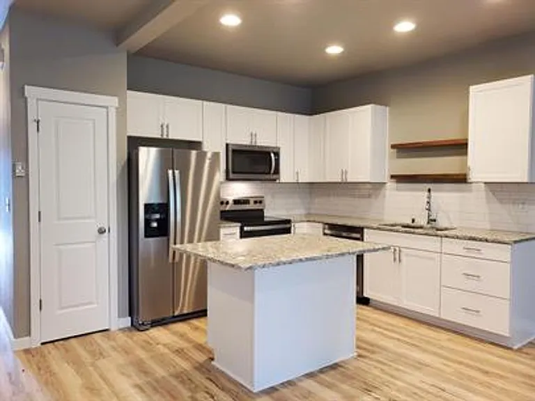 322 Bates St SW #B — Photo 6