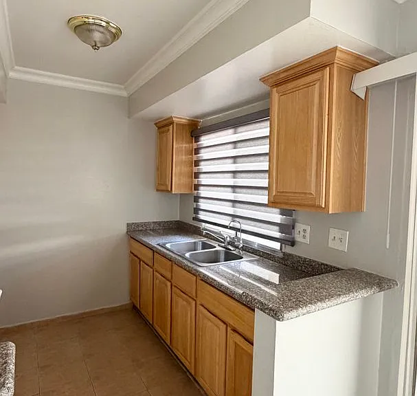 10059 Pinewood Ave — Photo 5