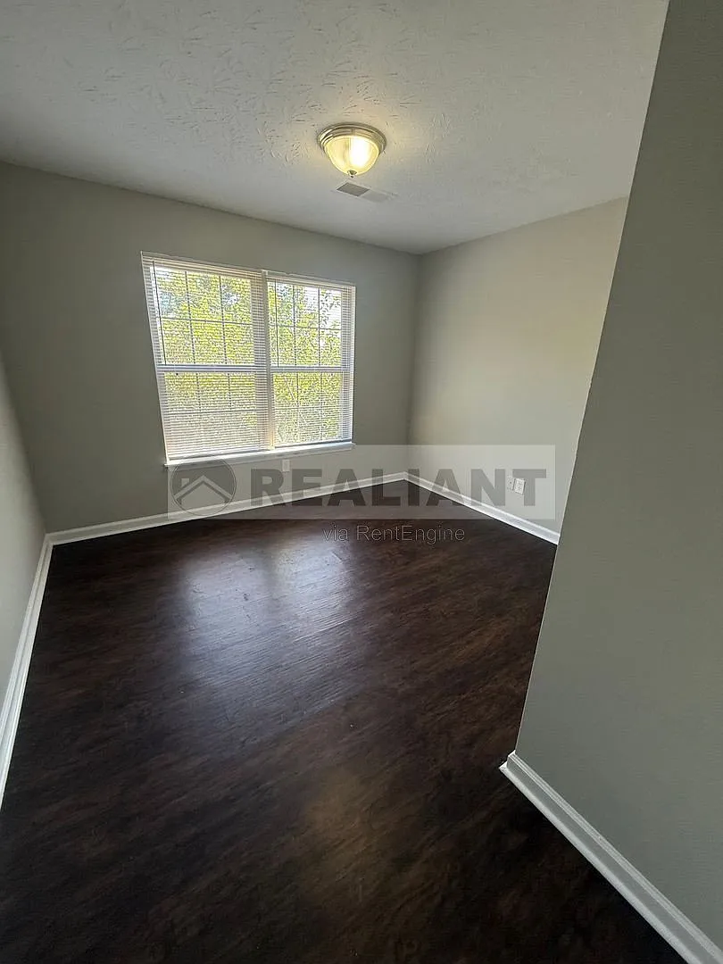 3 bed, 2.5 bath, 1250 sqft, $1,395 — Photo 2