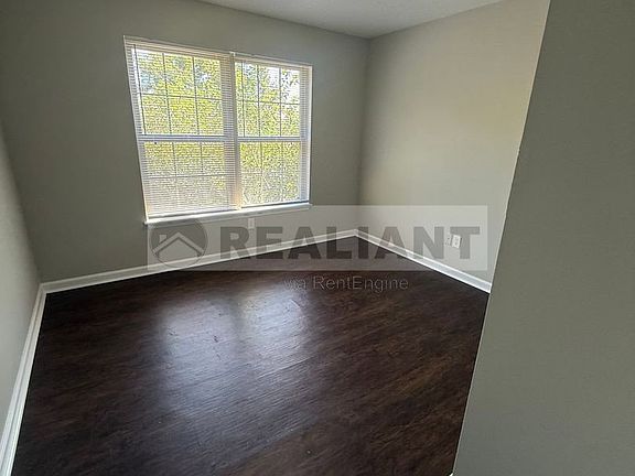 2nd image of 118 Maple Leaf Ln