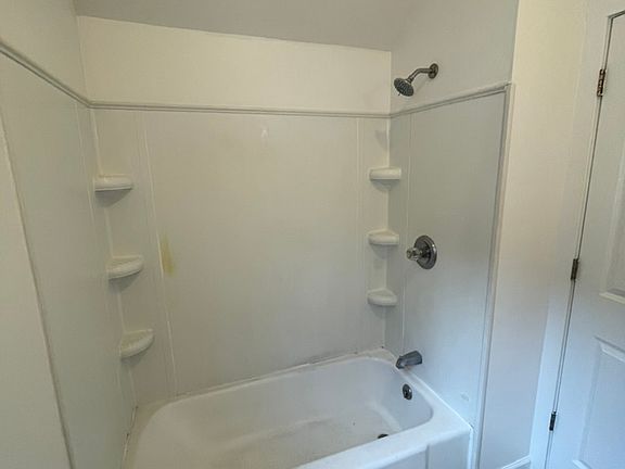 3rd image of 301 Howard St