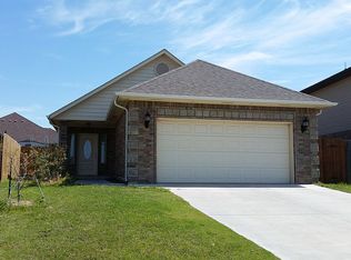 904 Saint Cecil, Moore, OK 73160