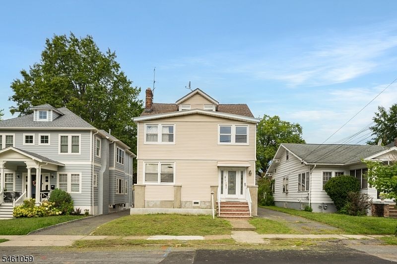 1st image of 19 Meadowbrook Pl