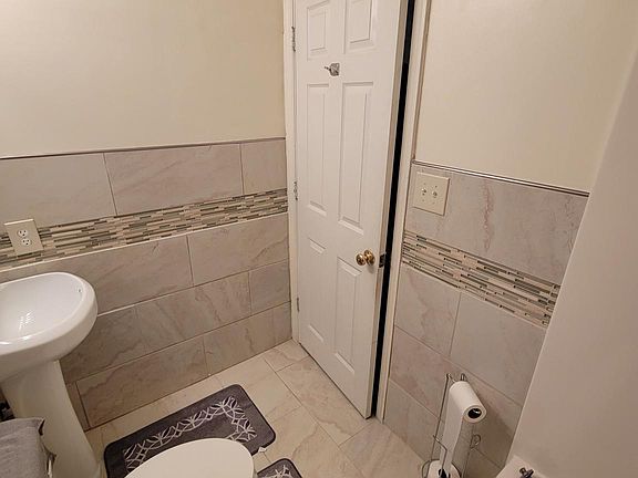 2nd image of 419 Gates St