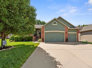 3510 N Lake Ridge Ct, Wichita, KS 67205
