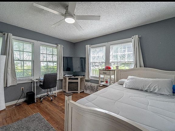 3rd image of 301 N Lee St
