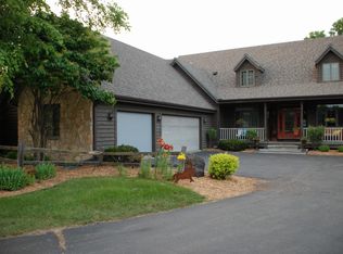 W8432 Shorewood Meadows Cir, Watertown, WI 53551