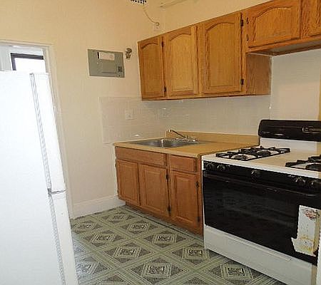1st image of 676 Lincoln Pl APT 9