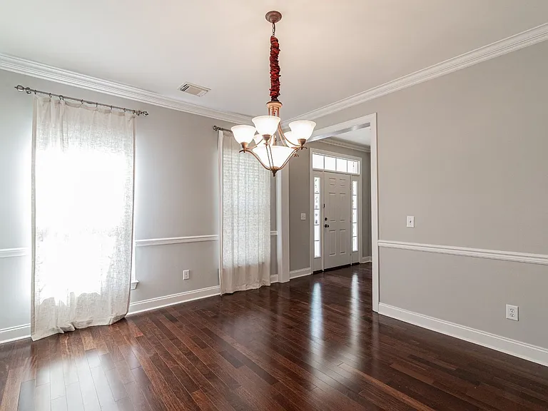 412 Meadowcrest Cir — Photo 4