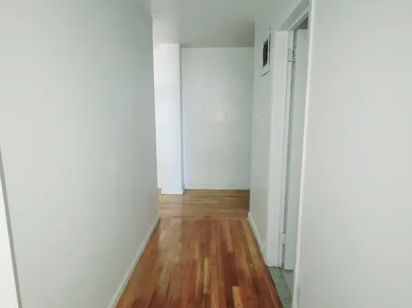 63-11 Queens Boulevard image 17 of 24