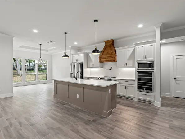 128 Saint Andrews Dr E, Mabank, TX 75156
