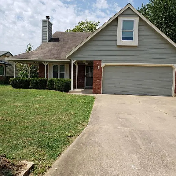 2103 S Missouri Pl — Photo 1