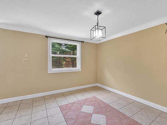 5th image of 9416 Lexington Cir APT B