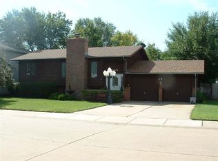 3633 Meadowlark Ln, Great Bend, KS 67530