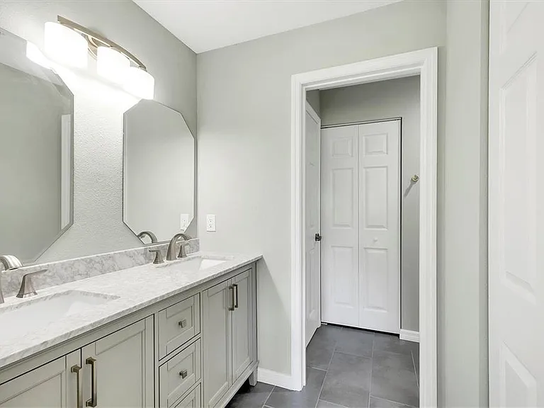 809 Montrose Dr #203 — Photo 19