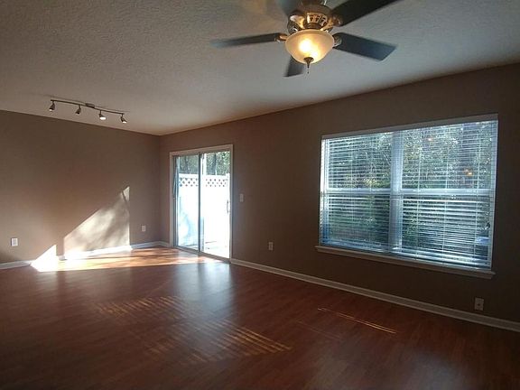 3rd image of 1000 N Black Cherry Dr