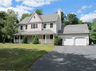 9 Twin Oaks Ln, Clinton, CT 06413
