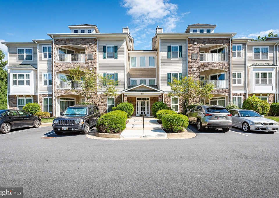 1st image of 305 Wyndham Cir Unit B