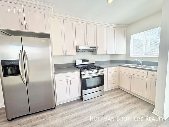 4th image of 401 S Saint Andrews Pl #2