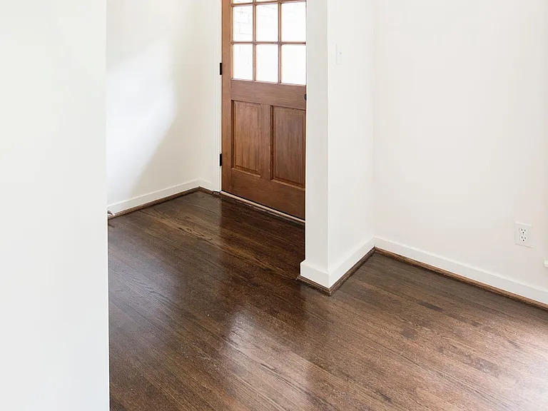 2733 Southview Dr — Photo 2