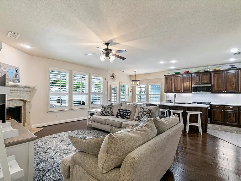 1007 Charleston Ln — Photo 9