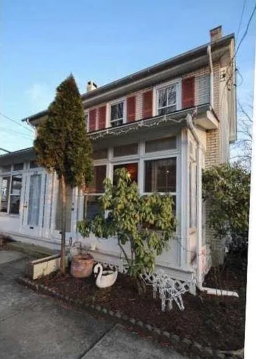 230 W Ashland St — Photo 1