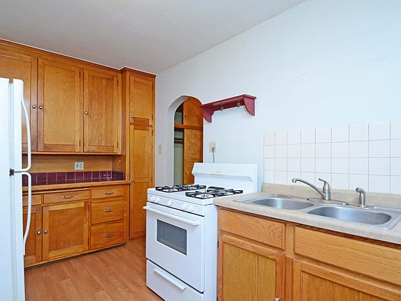 5th image of 4255 Thomas Ave N #2