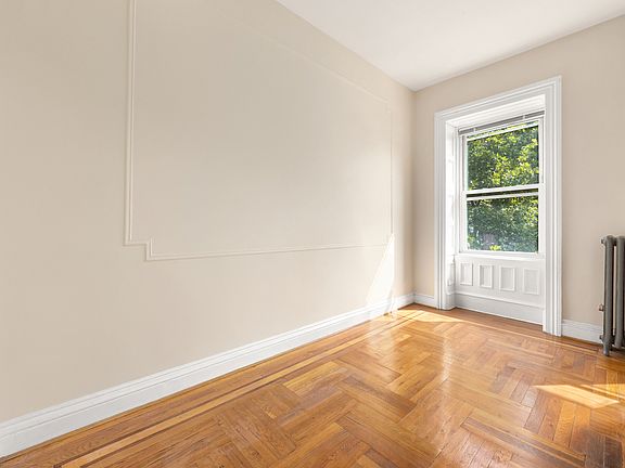 5th image of 402 Vanderbilt Ave #3