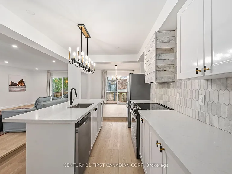 1326 Commissioners Rd W — Photo 12