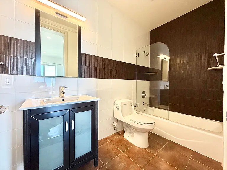 635 Burnett — Photo 6