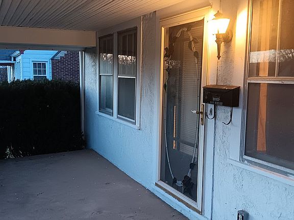 3rd image of 9 W Worley Ave